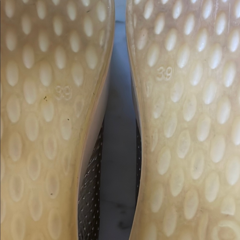 Ecco Silver White Sneakers Minimalist Design - Picture 13 of 16